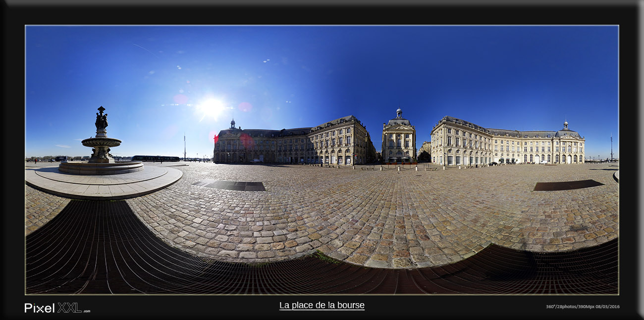 La place de la bourse de Bordeaux et la fontaine des 3 grâces. Découvrez les incroyables images de Pixel XXL : Place de la Bourse à Bordeaux - visites virtuelles, gigapanoramas, photosphères et vidéos 360!